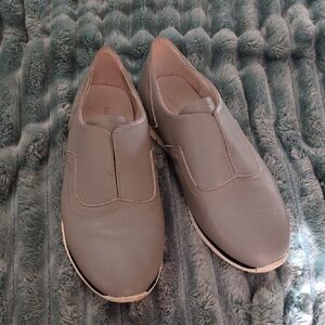 Mariposa Women's Gray Loafers